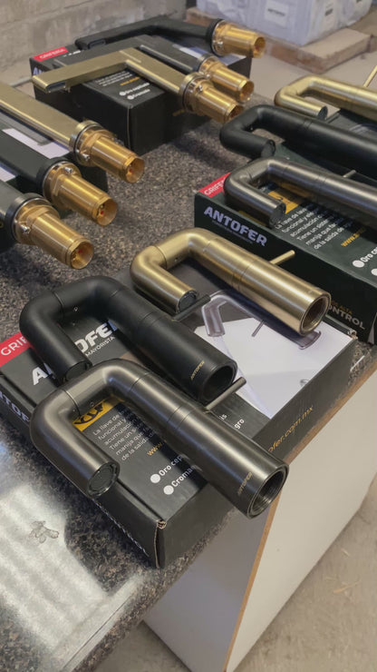 GRIFO LAVABO CUERPO DE LATON CORTO GRIS CAJA 10 UNIDADES